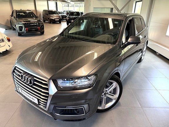 Audi Q7 2 of 5