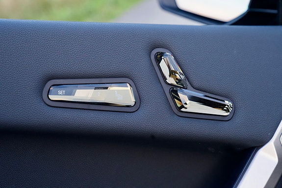 BMW iX 9 of 15