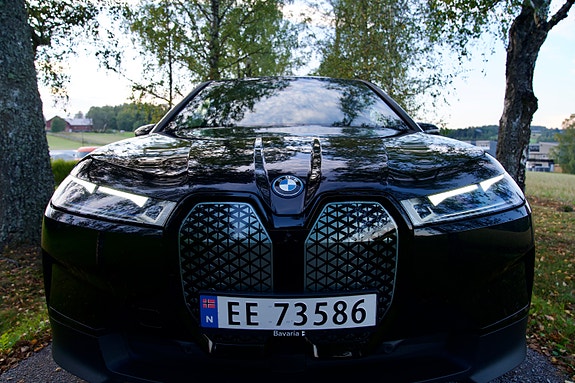 BMW iX 5 of 15