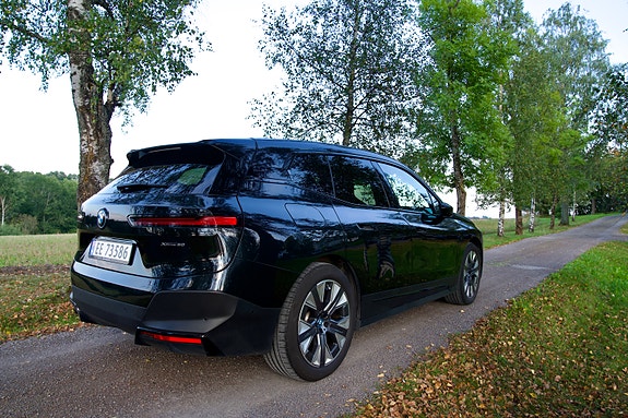 BMW iX 4 of 15
