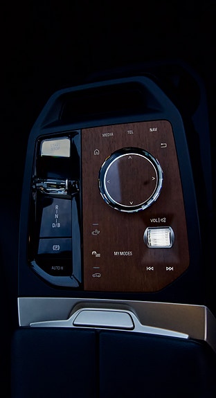 BMW iX 12 of 15