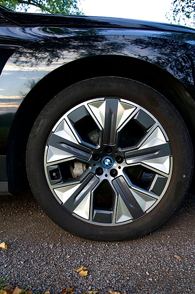 BMW iX 13 of 15
