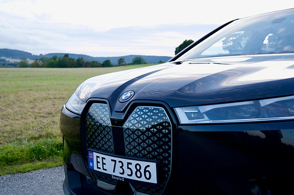 BMW iX 2 of 15