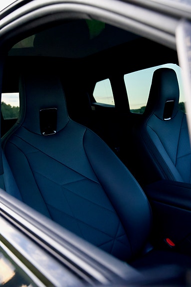 BMW iX 11 of 15