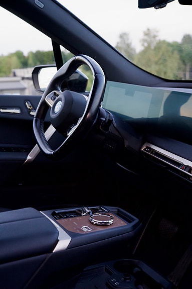 BMW iX 14 of 15