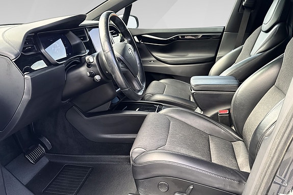 Tesla Model X 15 of 20