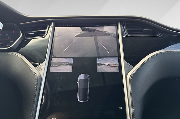 Tesla Model X 18 of 20