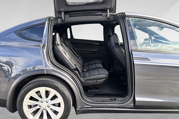 Tesla Model X 14 of 20