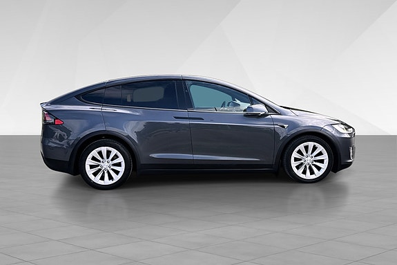 Tesla Model X 8 of 20
