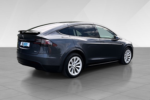 Tesla Model X 7 of 20