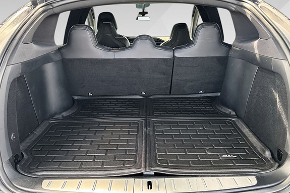 Tesla Model X 10 of 20