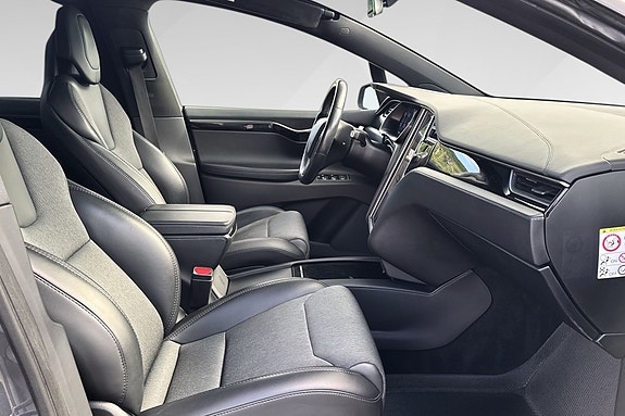 Tesla Model X 12 of 20