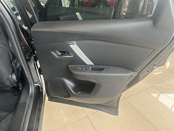 Citroen E-C4 13 of 30