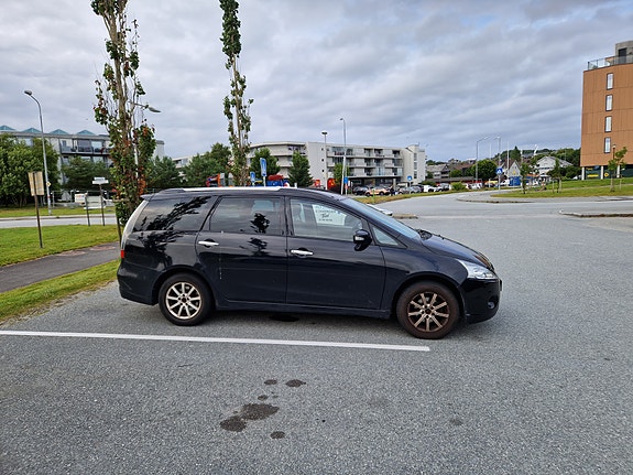 Mitsubishi Grandis 2 of 5