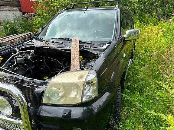 Nissan X-Trail 3 of 5