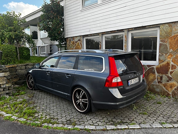 Volvo V70 3 of 9