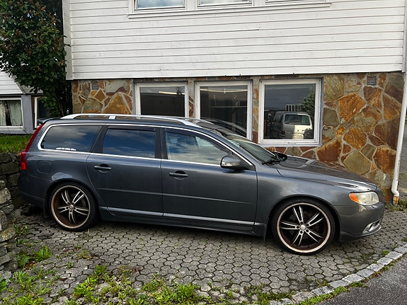 Volvo V70 9 of 9