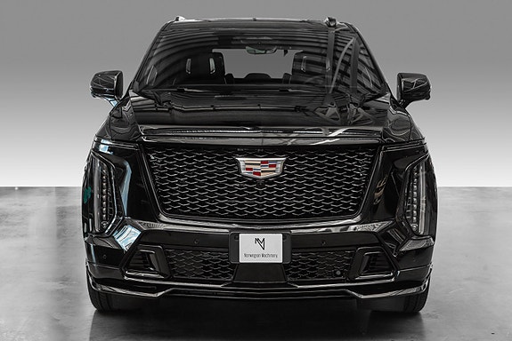 Cadillac Escalade 2 of 5