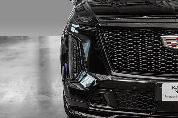 Cadillac Escalade 3 of 5
