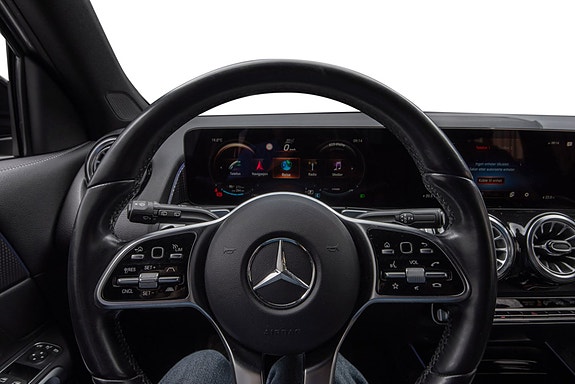 Mercedes-Benz EQB300 16 of 30