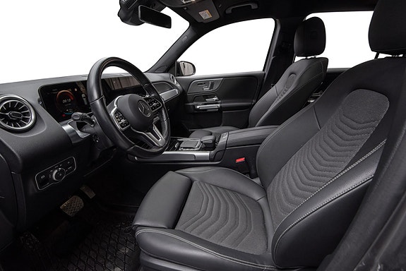 Mercedes-Benz EQB300 12 of 30