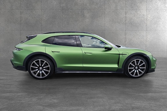 Porsche Taycan Cross Turismo 2 of 5