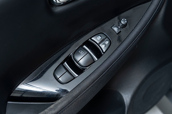 Nissan Leaf 24 of 30