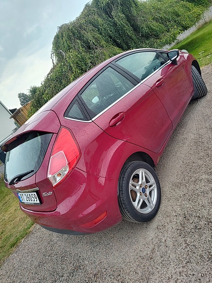 Ford Fiesta 2 of 5