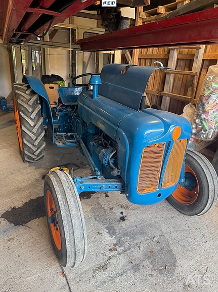 Fordson Dextra 2 of 5