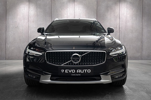 Volvo V90 Cross Country 4 of 5