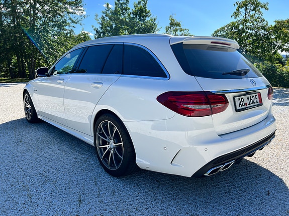 Mercedes-Benz C63 13 of 30