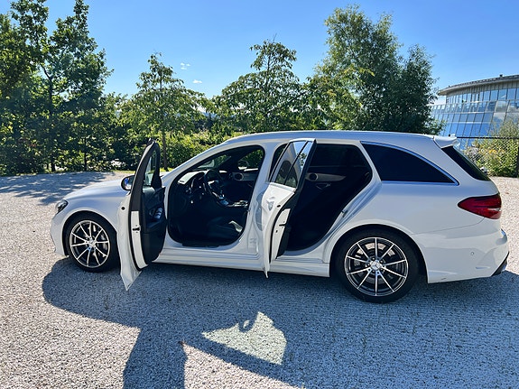 Mercedes-Benz C63 26 of 30