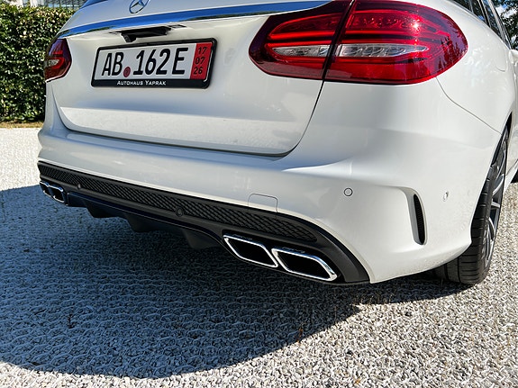Mercedes-Benz C63 10 of 30