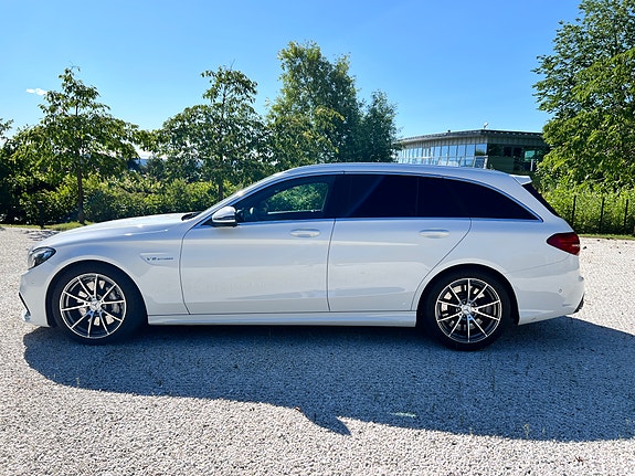 Mercedes-Benz C63 12 of 30