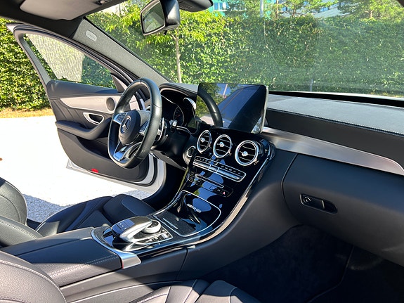 Mercedes-Benz C63 24 of 30