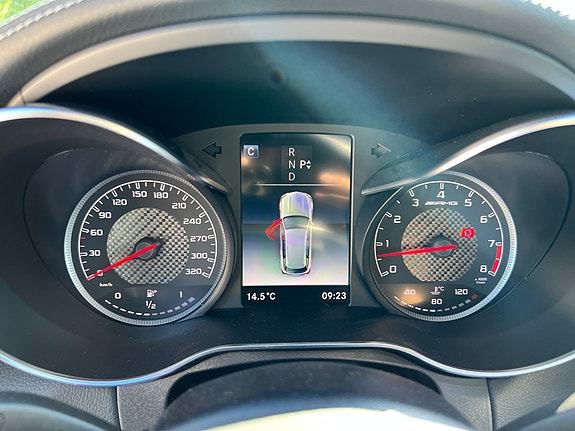 Mercedes-Benz C63 14 of 30