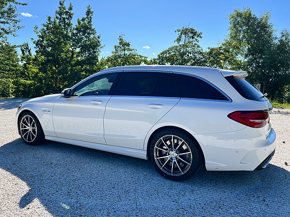 Mercedes-Benz C63 11 of 30