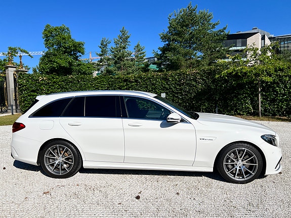 Mercedes-Benz C63 3 of 30