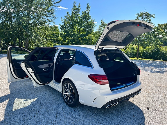 Mercedes-Benz C63 25 of 30