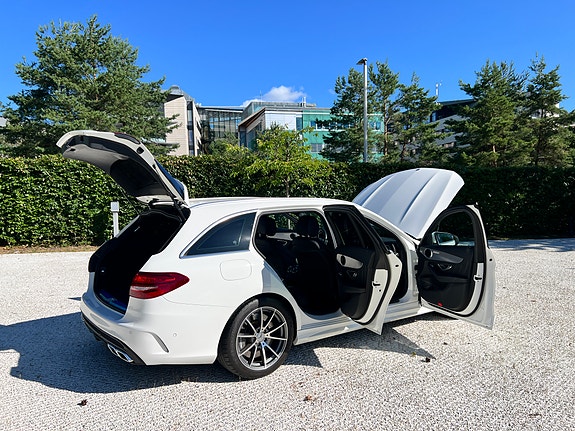 Mercedes-Benz C63 27 of 30