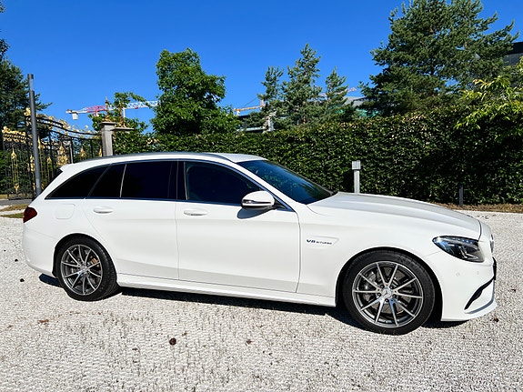 Mercedes-Benz C63 2 of 30