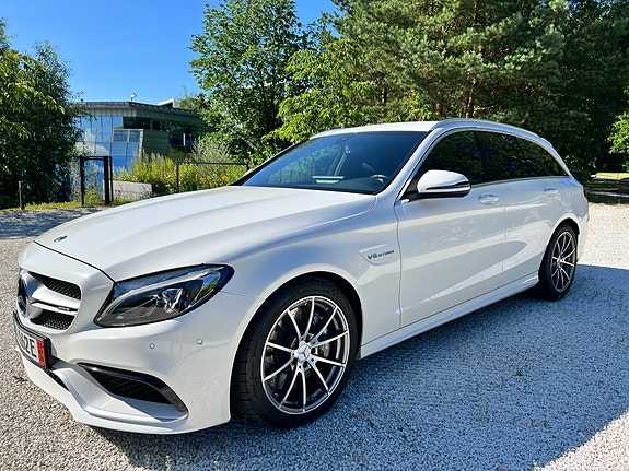 Mercedes-Benz C63 4 of 30
