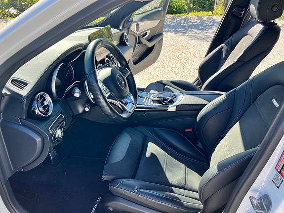 Mercedes-Benz C63 19 of 30