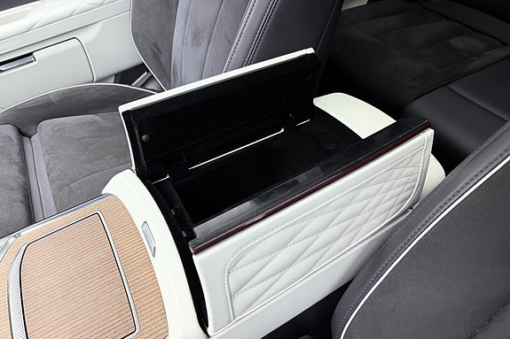 Hongqi E-HS9 24 of 30
