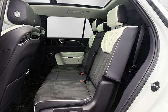 Hongqi E-HS9 27 of 30