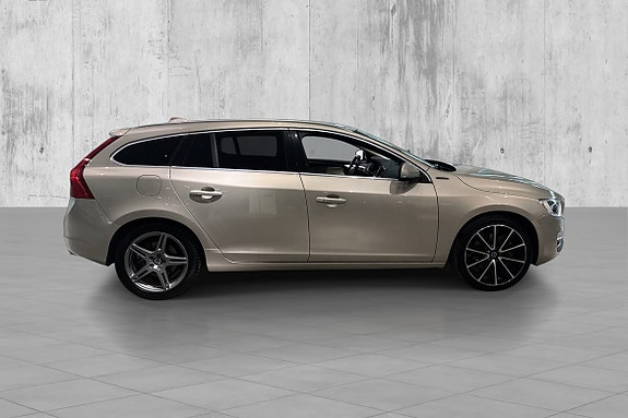 Volvo V60 4 of 5