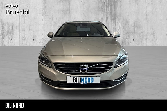 Volvo V60 2 of 5