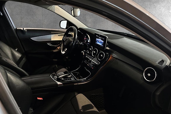 Mercedes-Benz C180 12 of 15