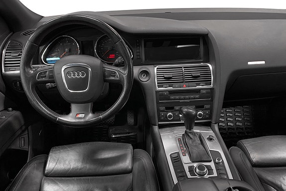 Audi Q7 2 of 5