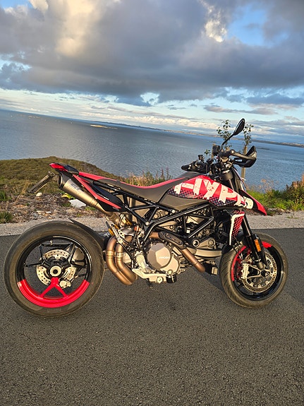 Ducati Hypermotard 950 RVE 6 of 9